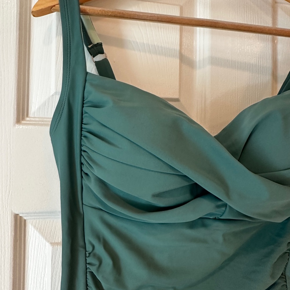 Cupshe Green One-Piece Swimsuit - Picture 2 of 8